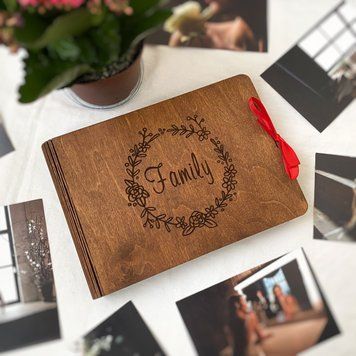 Сімейний альбом для фотографій із дерев'яною обкладинкою "Family" | Оригінальний подарунок близьким 1959727708 фото
